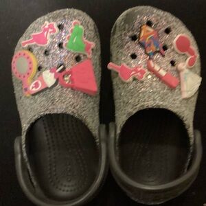 Kids Glitter Clogs Black sz9 w/ Charms (faded/worn top)